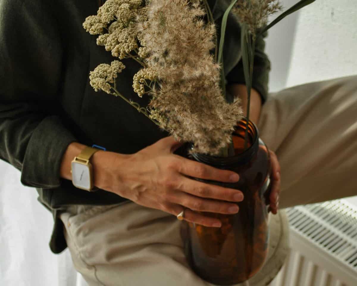 women holding a vase with sustainable dried flowers